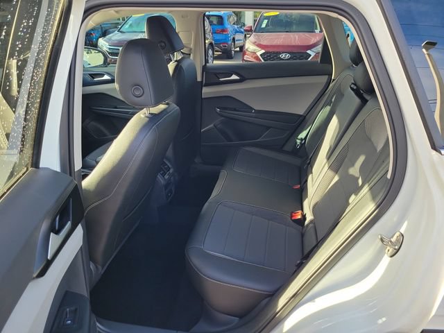 Certified 2023 Volkswagen Taos SE w/ Black Wheel Package FWD image 10