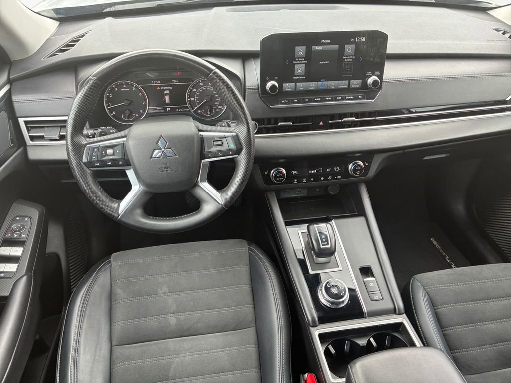 Used 2024 Mitsubishi Outlander SE image 20