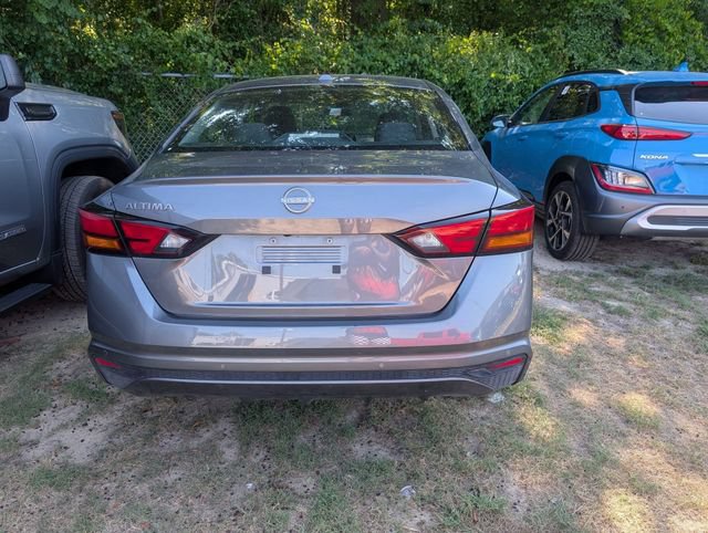 Used 2025 Nissan Altima 2.5 SV FWD image 3