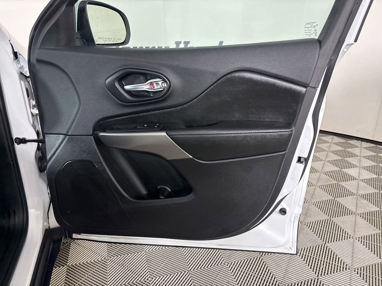 Used 2020 Jeep Cherokee Latitude image 24