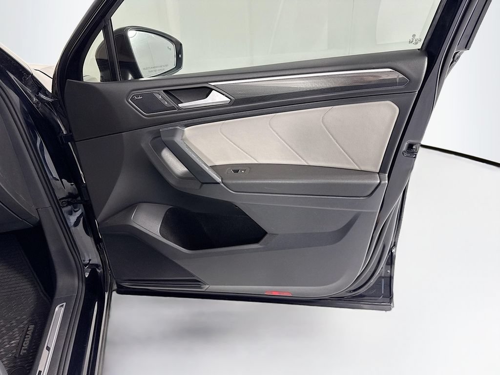 Used 2019 Volkswagen Tiguan SEL Premium R-Line w/ 3rd Row Seat Package AWD/4WD image 26