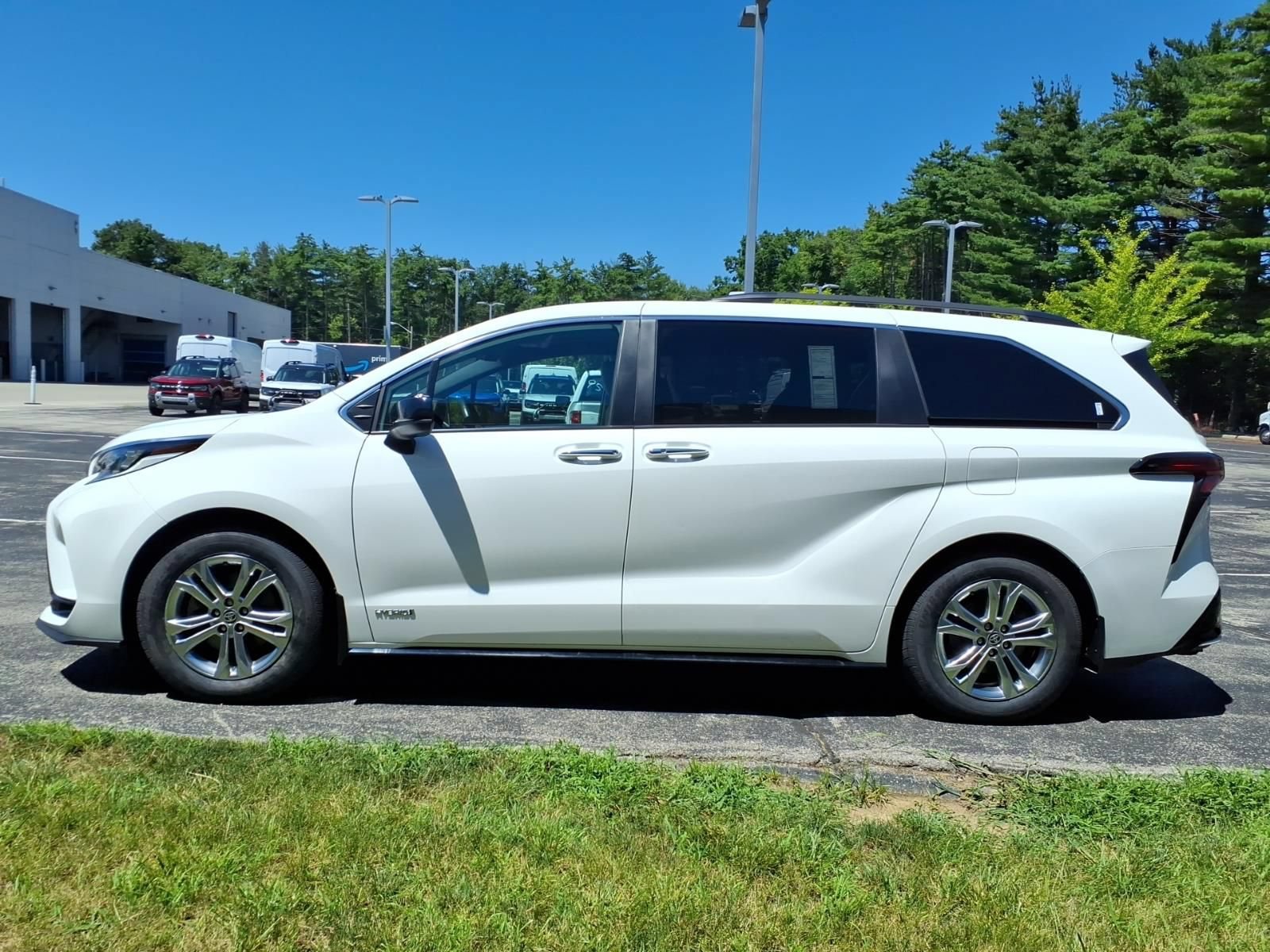 Used 2021 Toyota Sienna XSE AWD/4WD image 6
