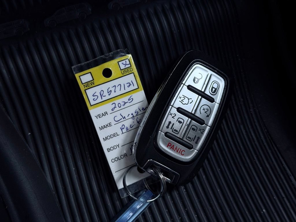 Certified 2025 Chrysler Pacifica Select FWD image 50