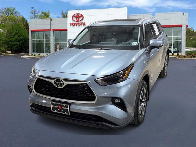 Certified 2022 Toyota Highlander XLE image 1