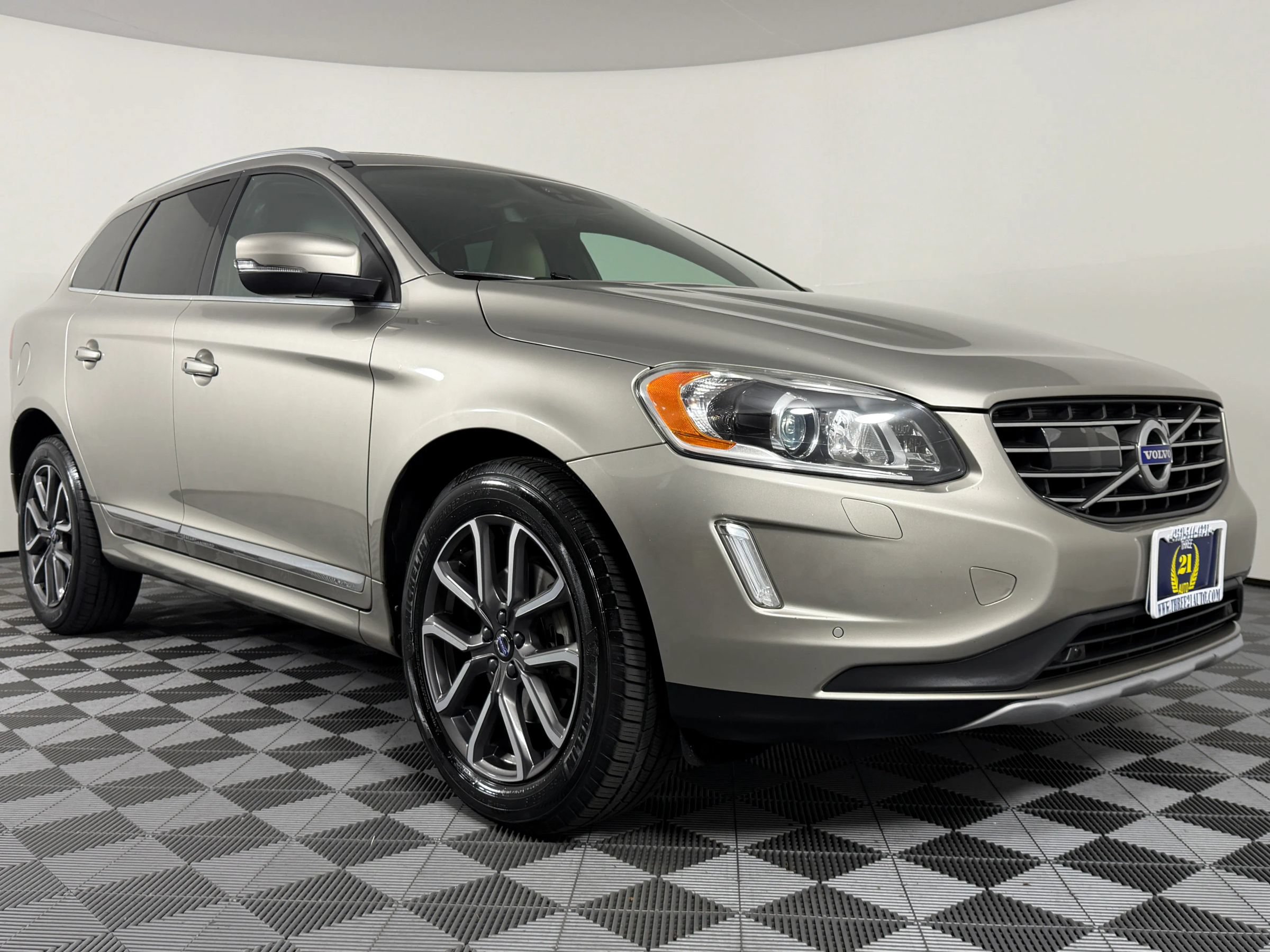 Used 2016 Volvo XC60 T6 Platinum FWD image 31
