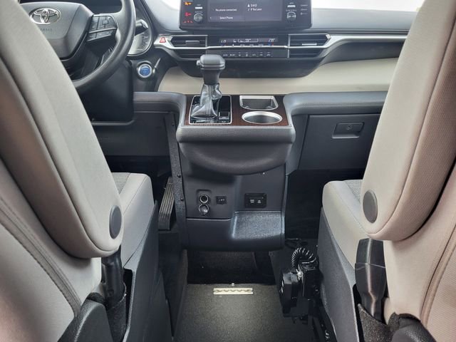 Used 2023 Toyota Sienna LE image 24