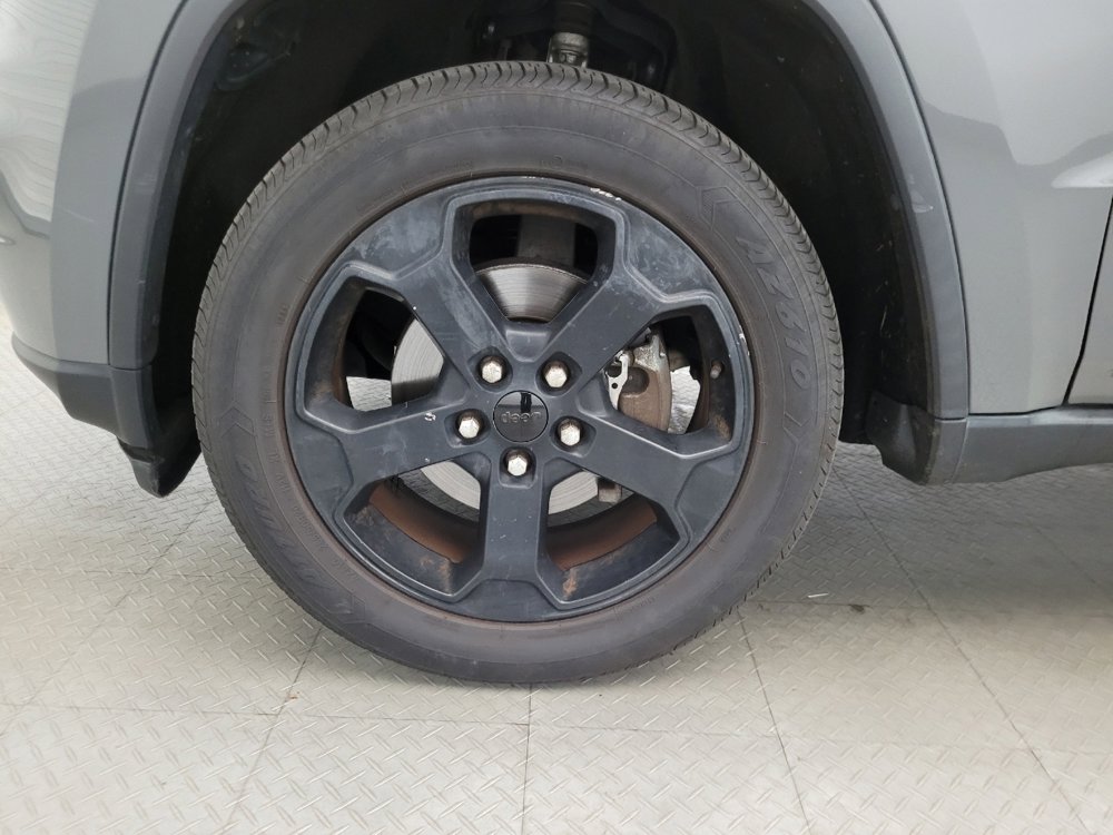 Used 2019 Jeep Grand Cherokee Laredo image 31