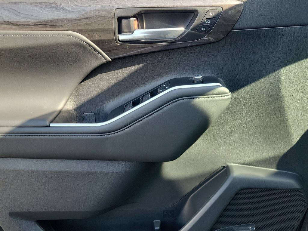 New 2026 Toyota Highlander Platinum AWD/4WD image 20
