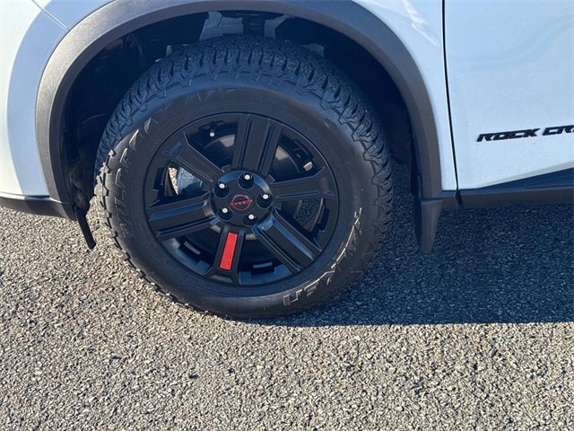 Used 2025 Nissan Rogue SV image 12