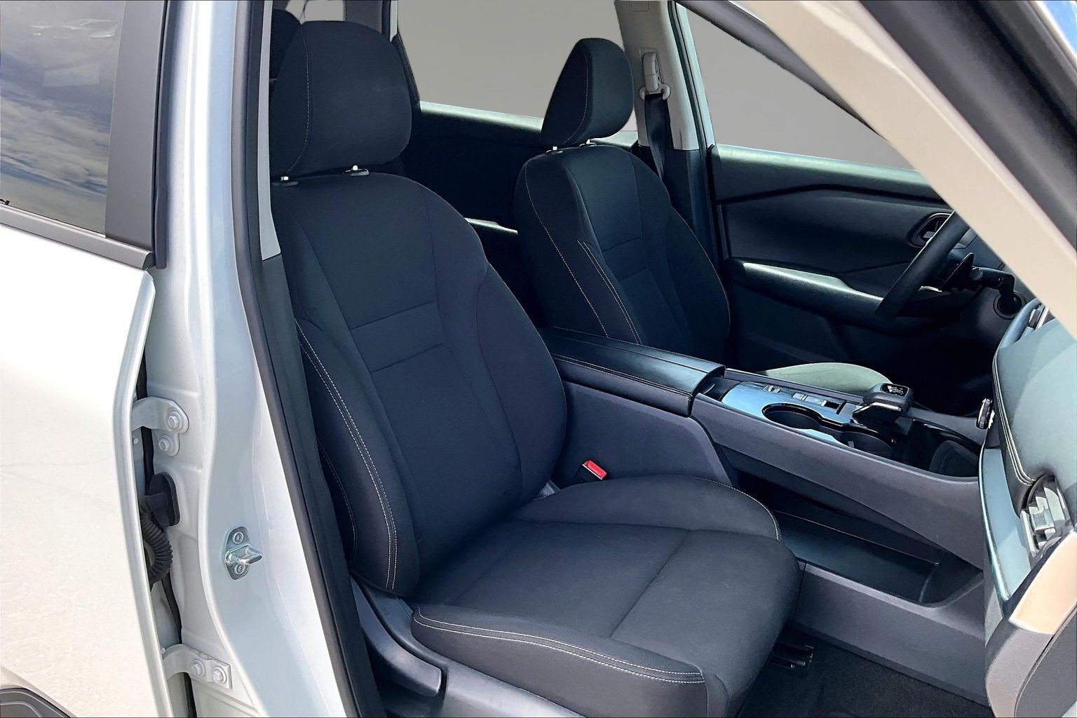 Used 2024 Nissan Rogue S FWD image 28