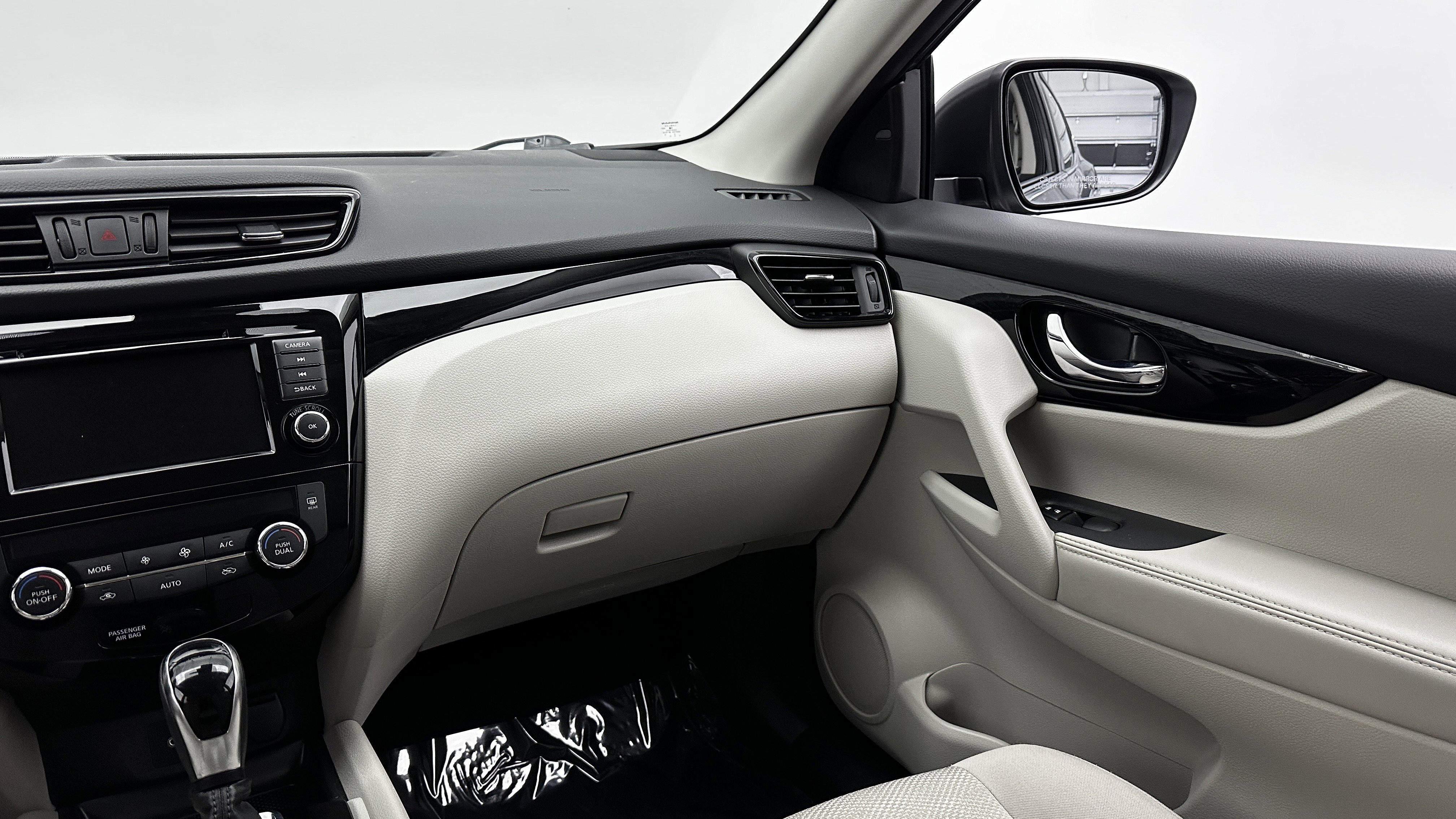 Used 2020 Nissan Rogue Sport SV image 27