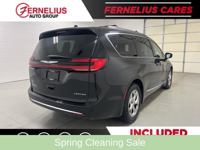 Used 2023 Chrysler Pacifica Limited FWD image 7