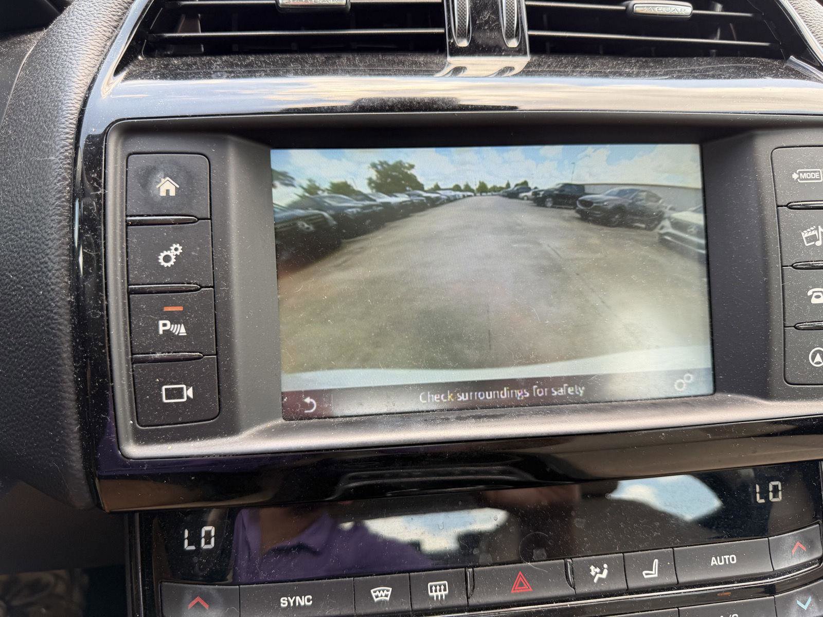Used 2017 Jaguar XE Premium RWD image 12