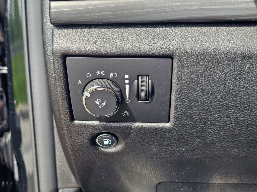 Used 2021 Jeep Grand Cherokee Laredo X AWD/4WD image 23