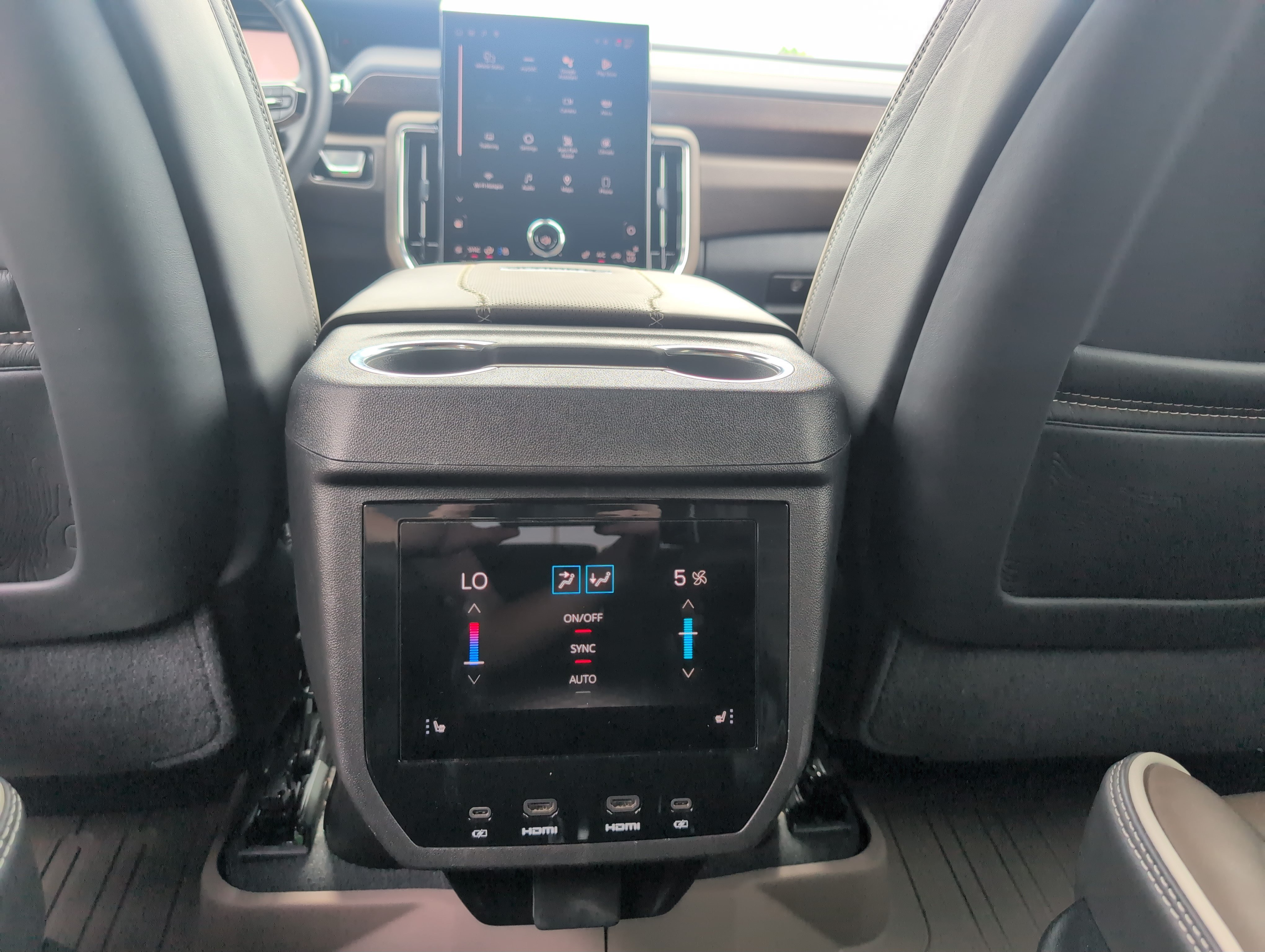 Used 2025 GMC Yukon Denali Ultimate w/ LPO, Floor Liner Package AWD/4WD image 34