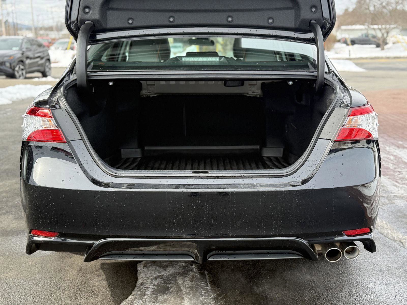 Used 2020 Toyota Camry SE image 10