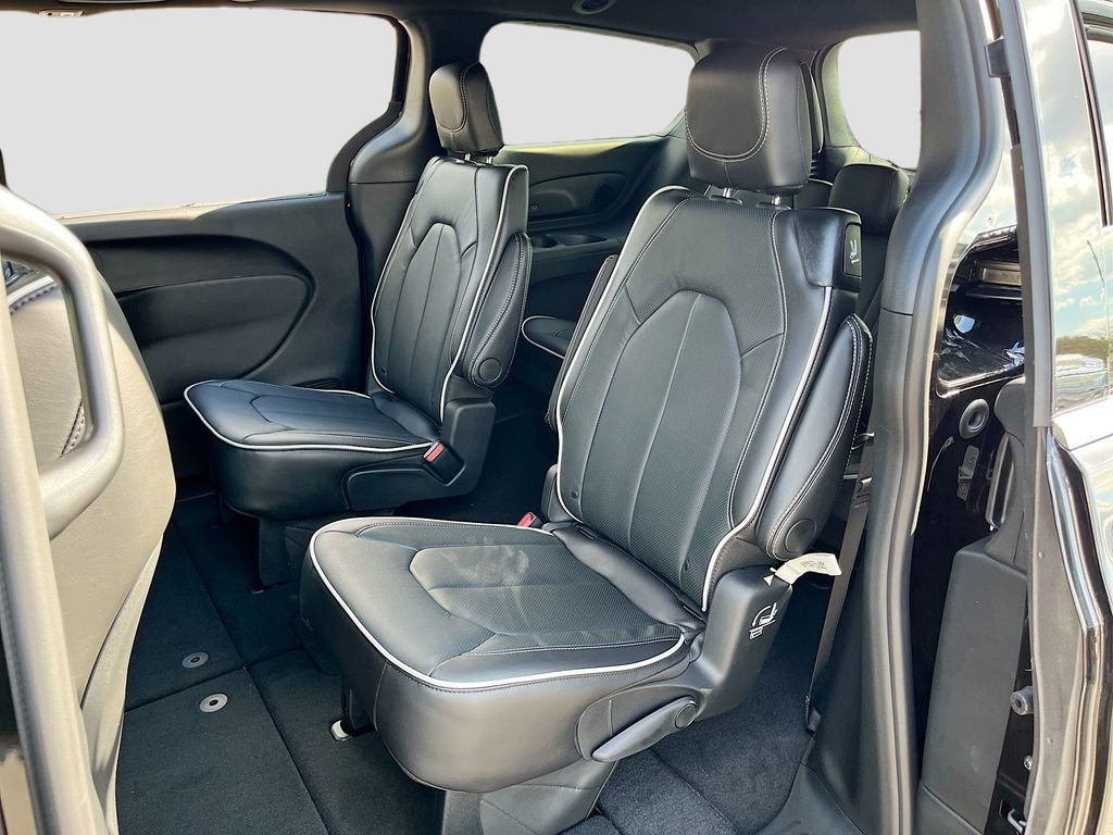 New 2026 Chrysler Pacifica Limited FWD image 21