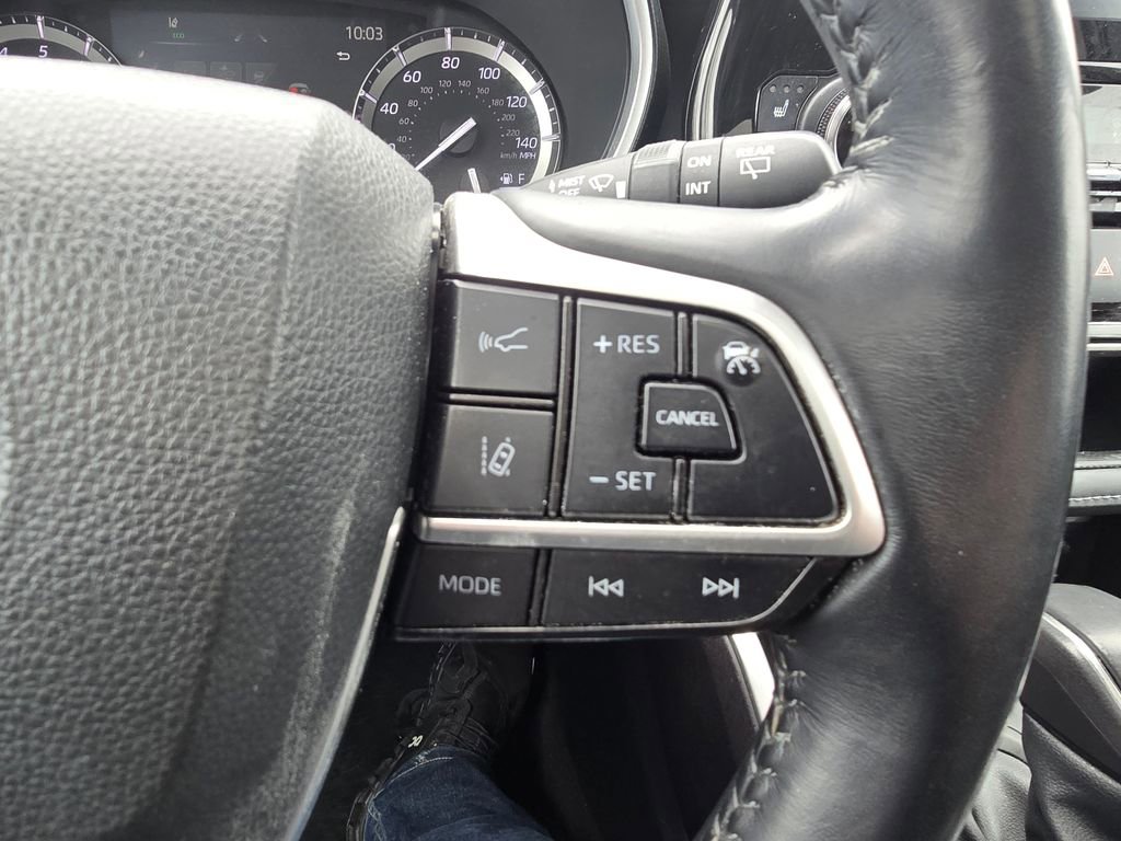 Used 2022 Toyota Highlander XLE AWD/4WD image 21