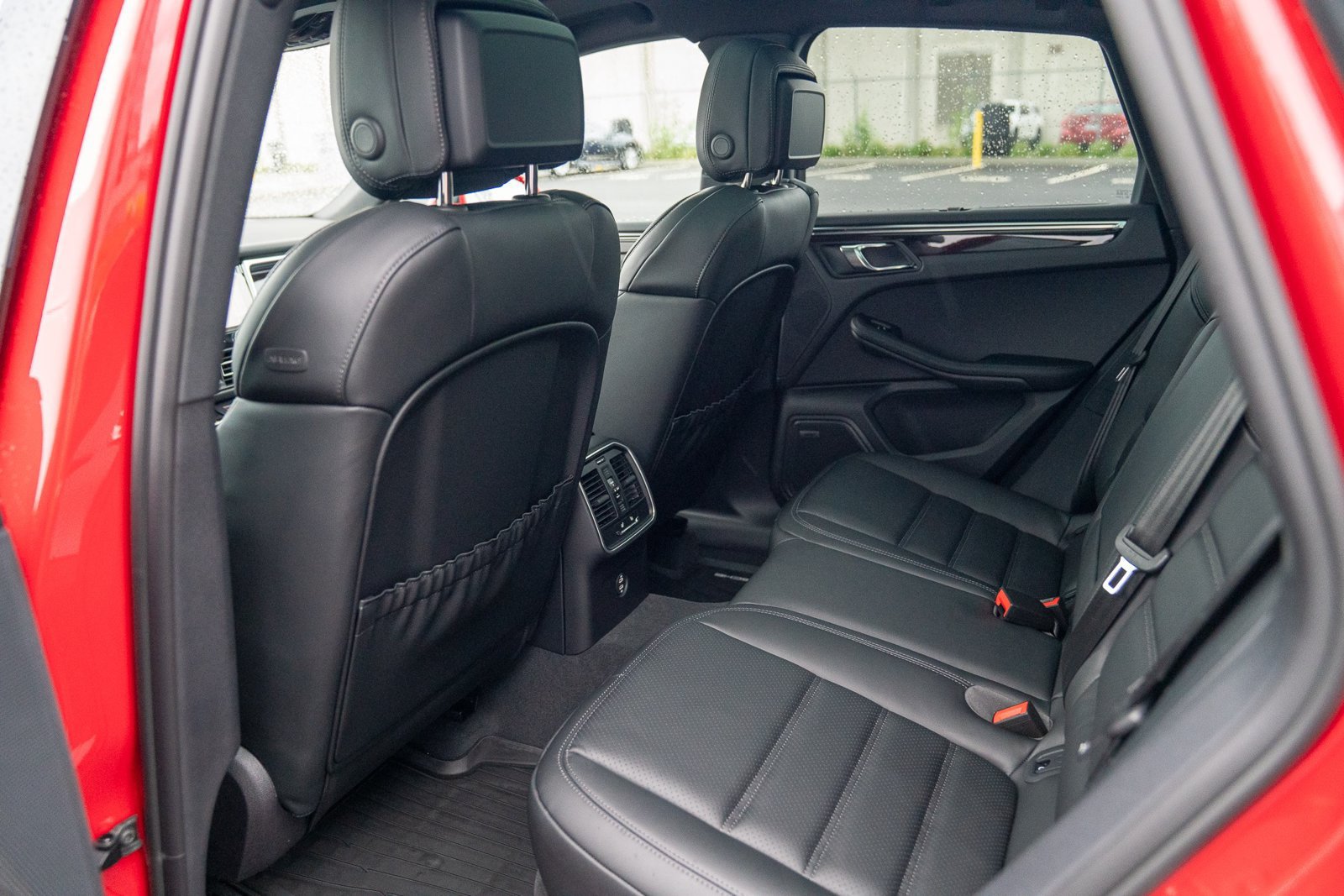 Certified 2026 Porsche Macan AWD/4WD image 23