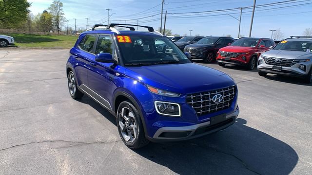 Used 2023 Hyundai Venue Limited FWD image 7