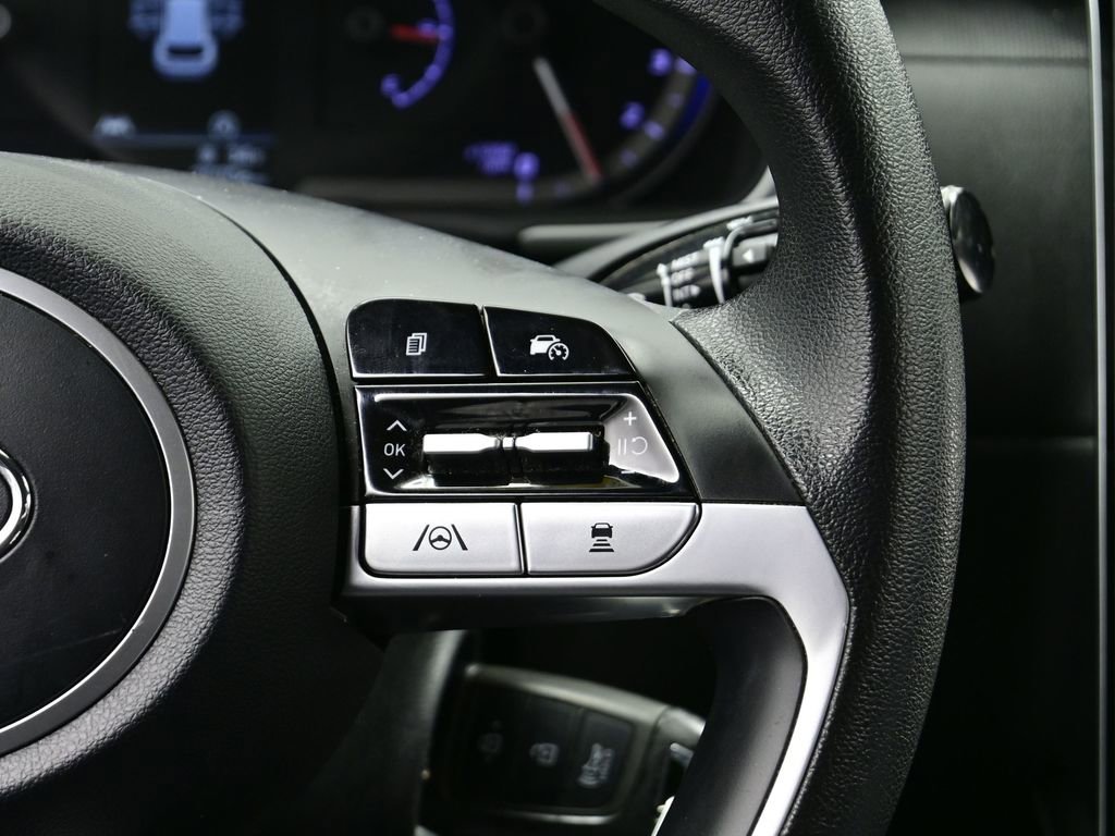Used 2023 Hyundai Tucson SE image 2