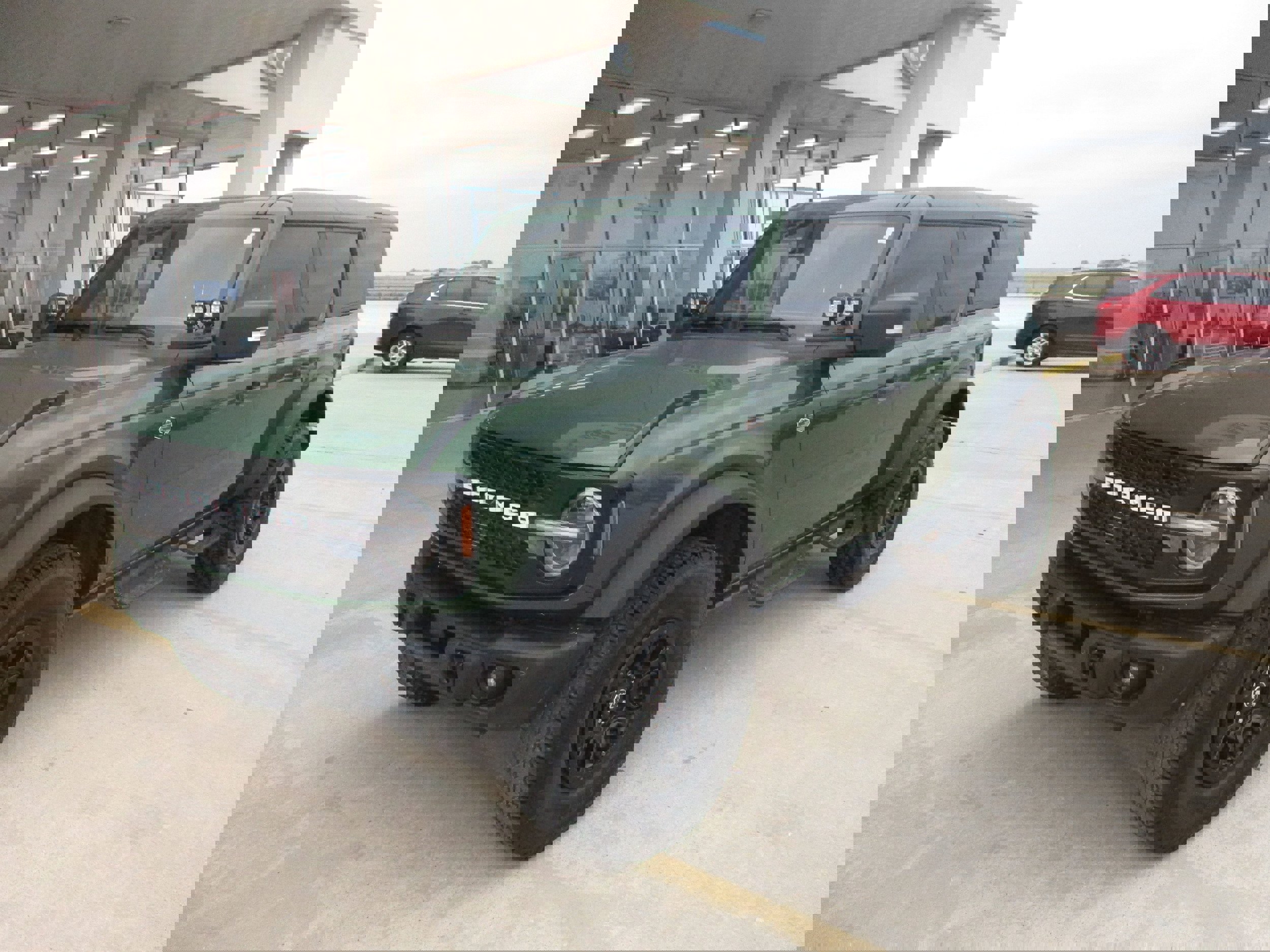 Used 2023 Ford Bronco Wildtrak image 2