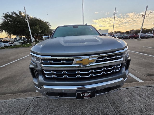 Used 2025 Chevrolet Silverado 1500 LTZ AWD/4WD image 2
