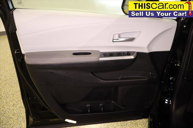 Used 2025 Toyota Sienna XLE image 31