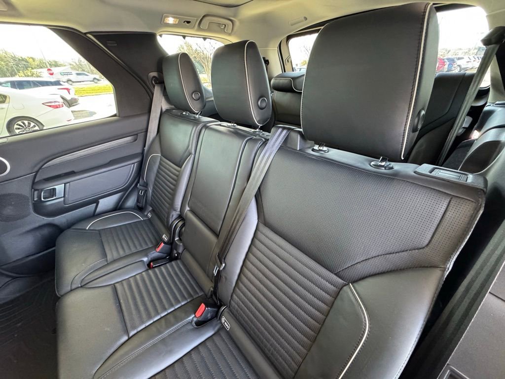 Used 2020 Land Rover Discovery HSE image 23