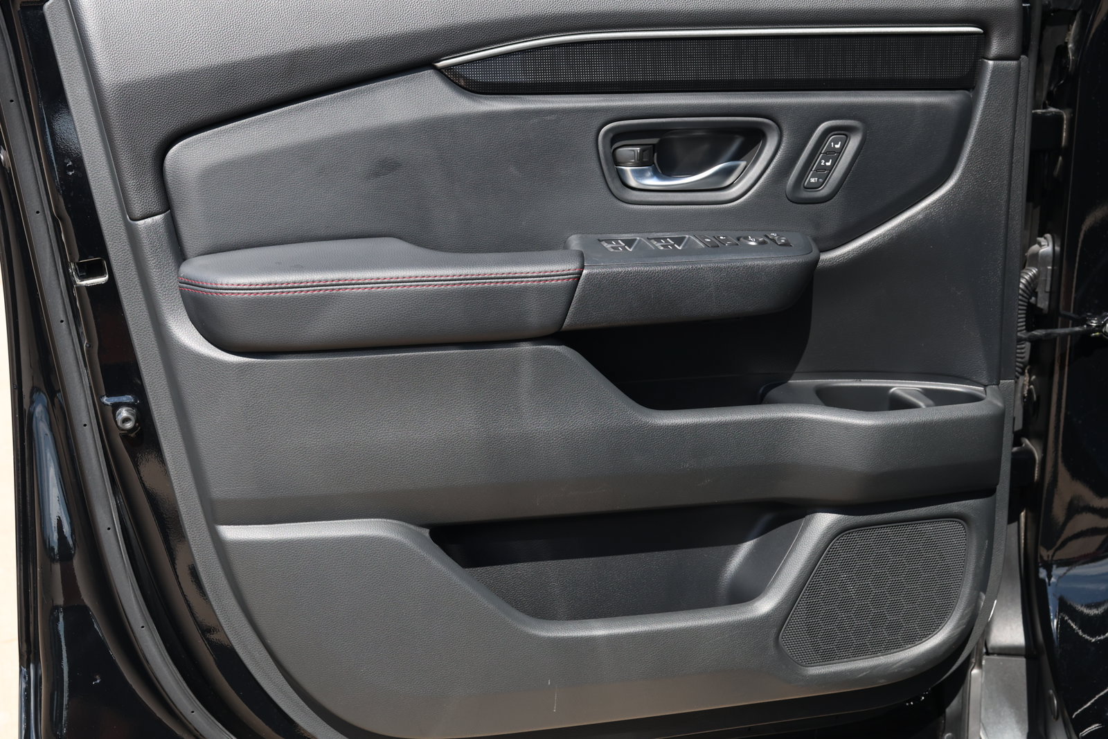 Used 2025 Honda Pilot Black Edition image 27