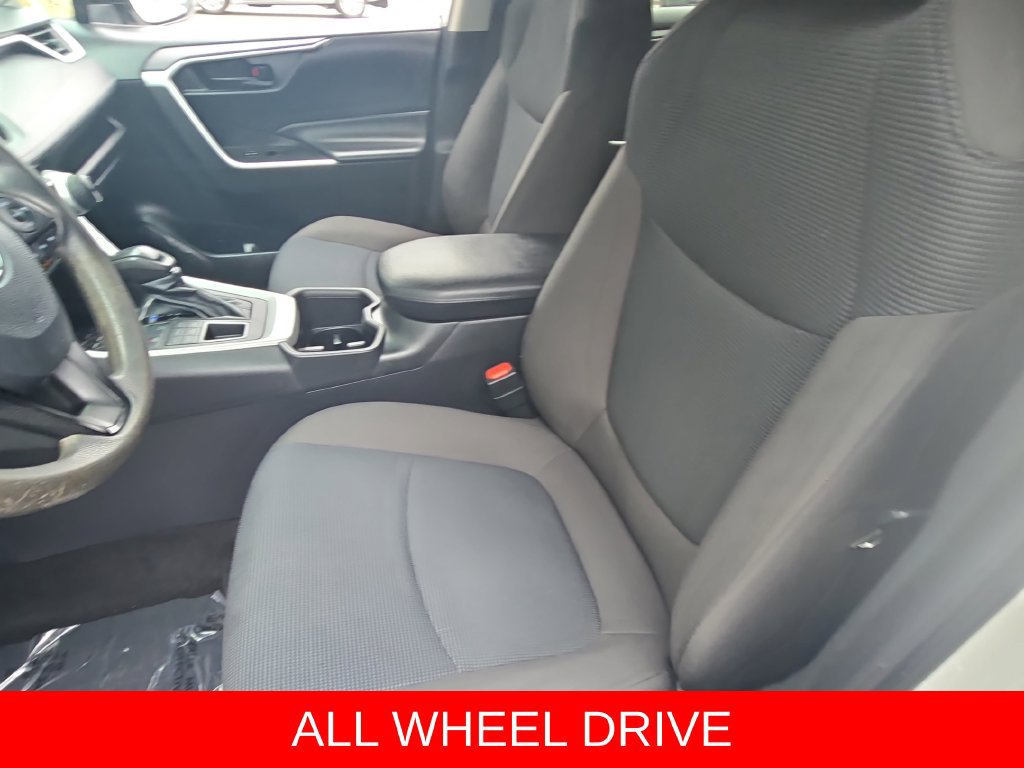 Used 2022 Toyota RAV4 LE AWD/4WD image 15