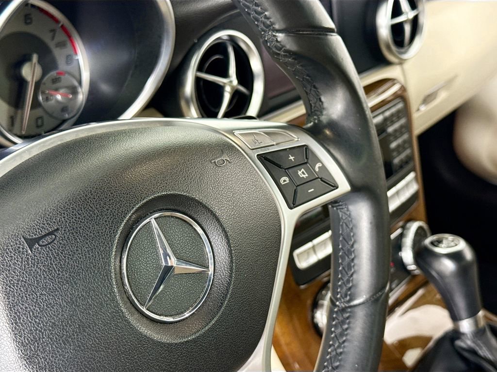 Used 2015 Mercedes-Benz SLK 250 image 20