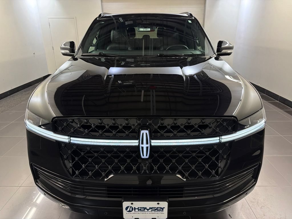 New 2026 Lincoln Navigator Reserve w/ Jet Appearance Package AWD/4WD image 2