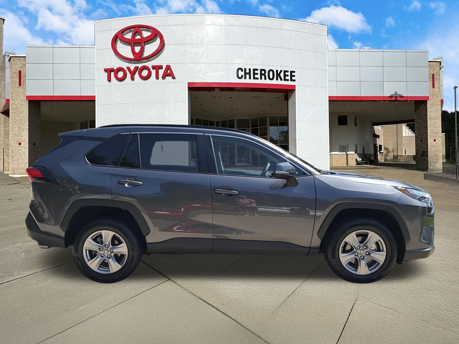 Used 2025 Toyota RAV4 XLE FWD image 4