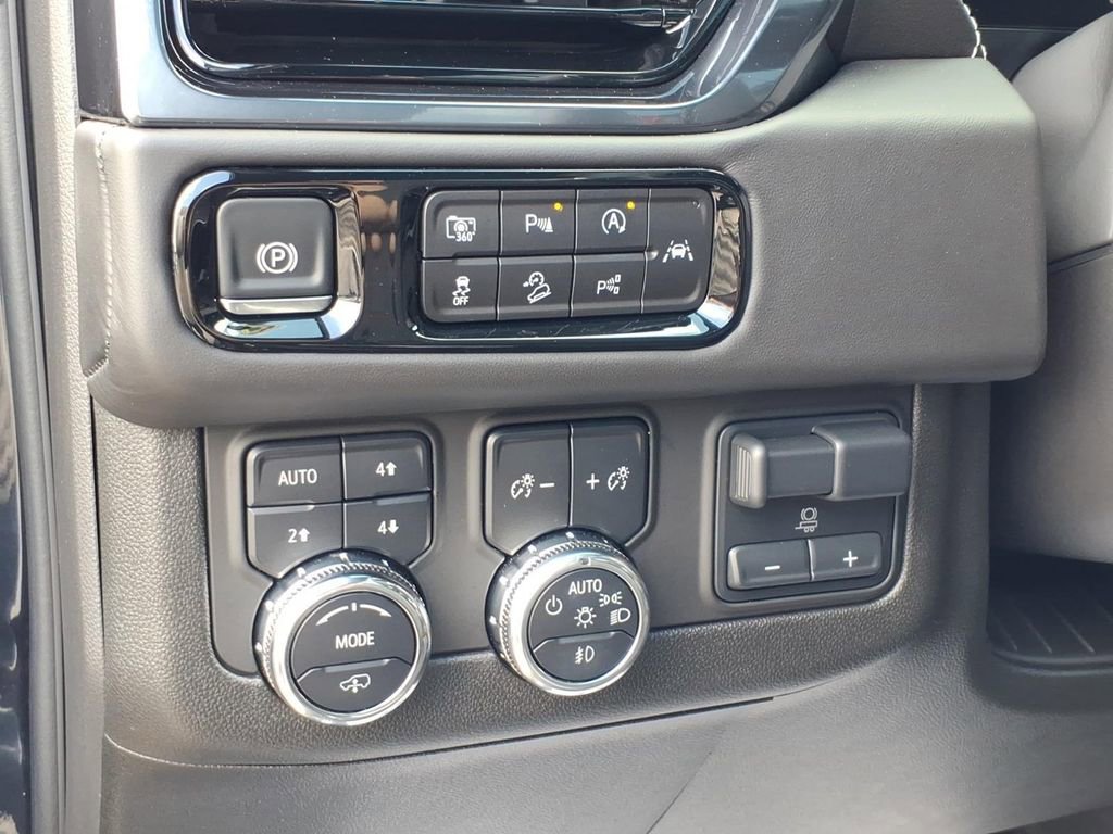 Used 2025 GMC Yukon AT4 Ultimate w/ LPO, Floor Liner Package image 22