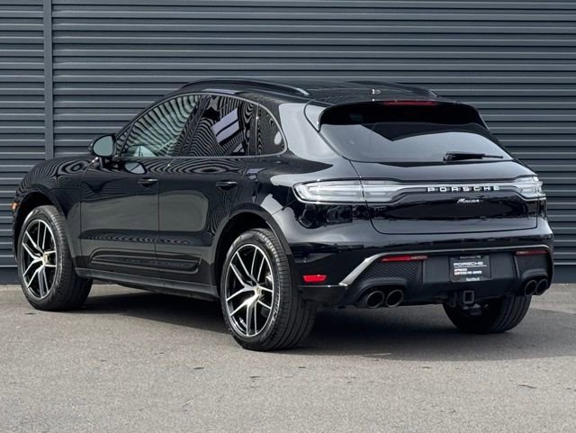 Certified 2023 Porsche Macan image 3