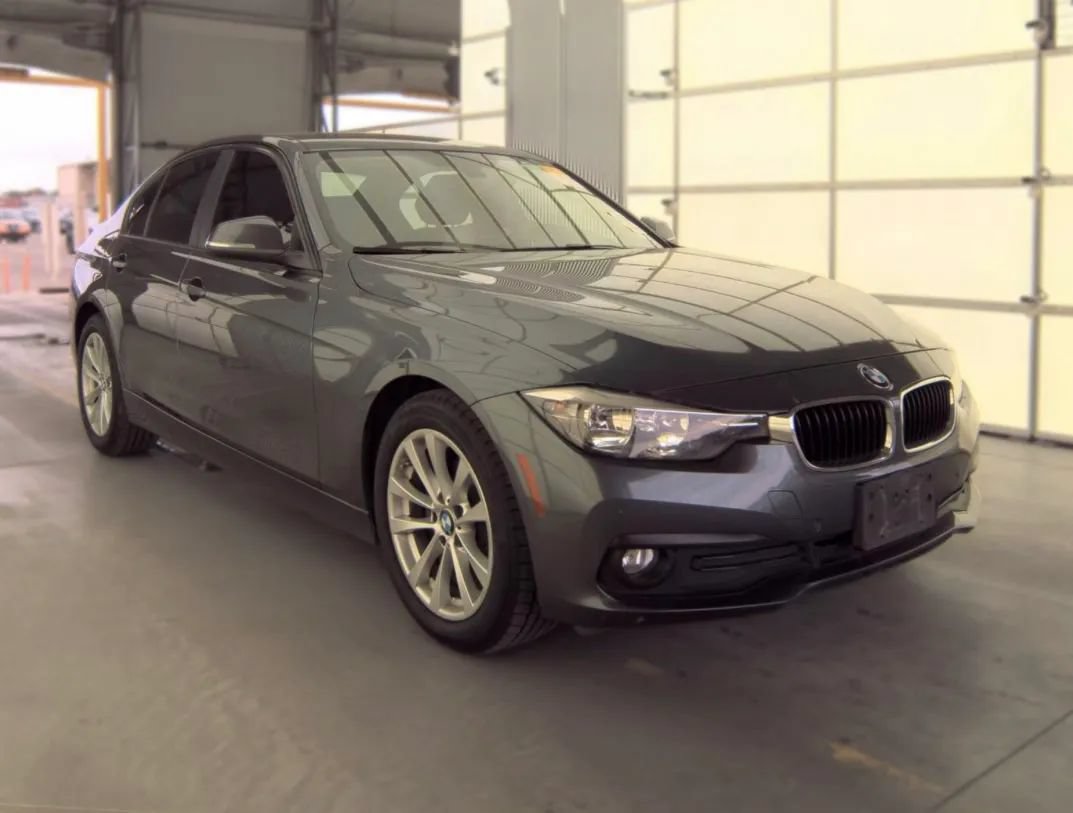 Used 2016 BMW 320i Sedan RWD image 5
