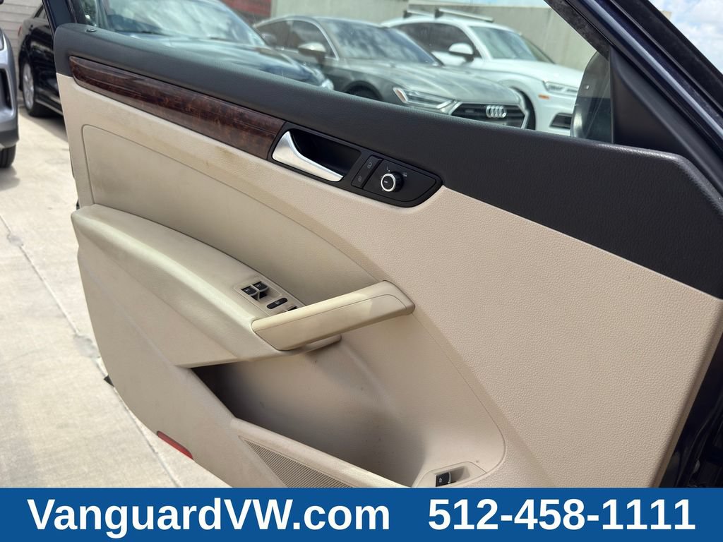 Used 2012 Volkswagen Passat 2.5 SEL FWD image 22