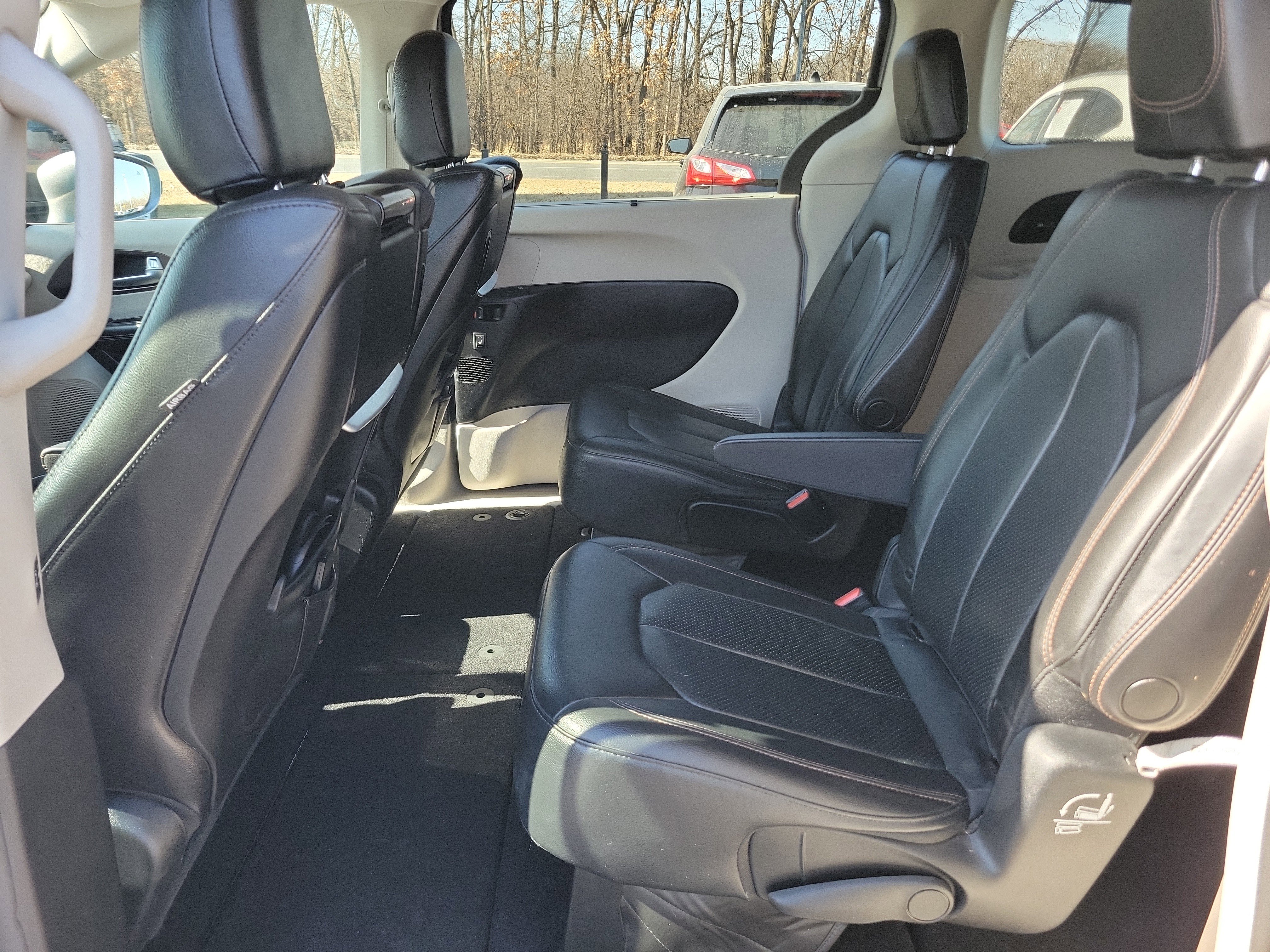 Used 2019 Chrysler Pacifica Touring-L Plus w/ Tire & Wheel Group image 22