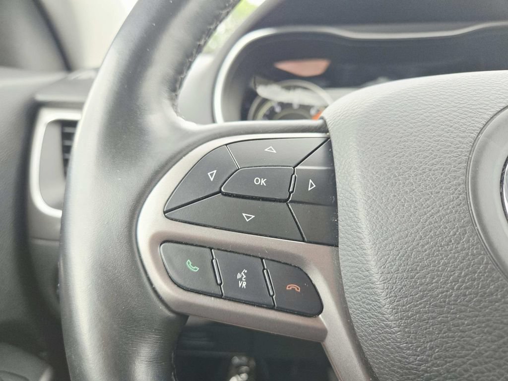 Used 2019 Jeep Cherokee Latitude Plus w/ Comfort/Convenience Group AWD/4WD image 20