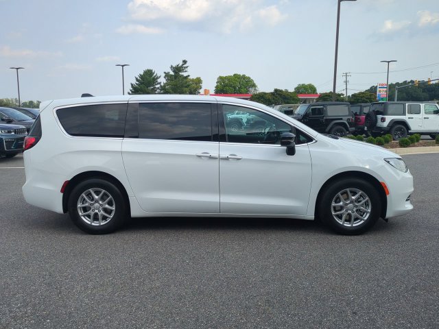 New 2027 Chrysler Pacifica LX FWD image 3