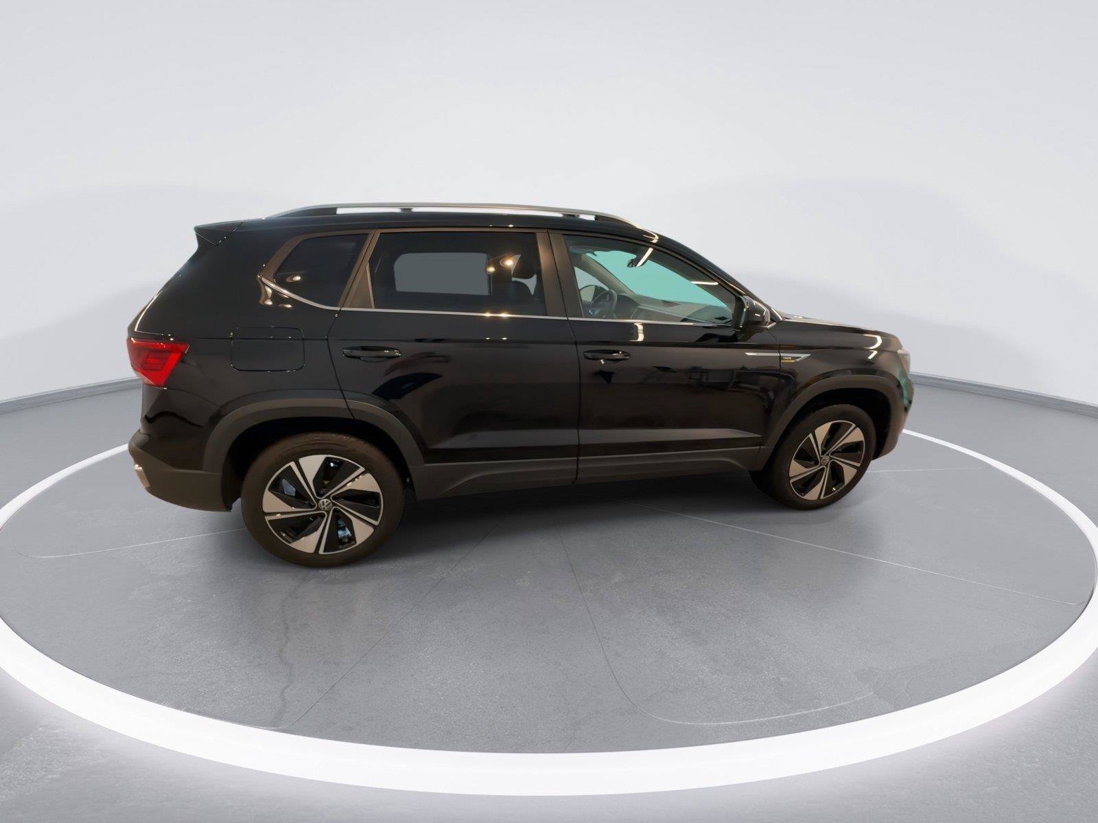 Used 2024 Volkswagen Taos SE w/ Panoramic Sunroof Package AWD/4WD image 9