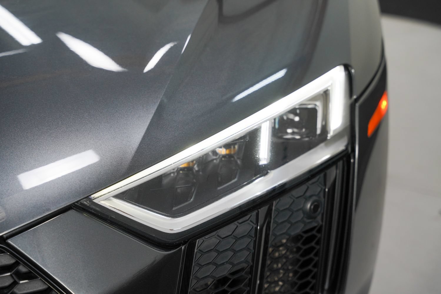 Used 2018 Audi R8 V10 w/ Premium Package RWD image 13