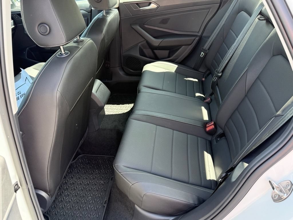 Used 2023 Volkswagen Jetta SE FWD image 15