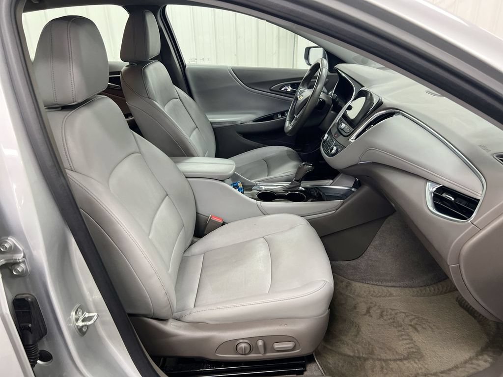 Used 2018 Chevrolet Malibu Premier FWD image 22