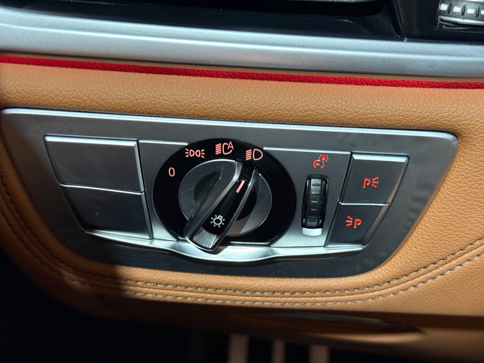 Used 2022 BMW 740i xDrive w/ M Sport Package image 35