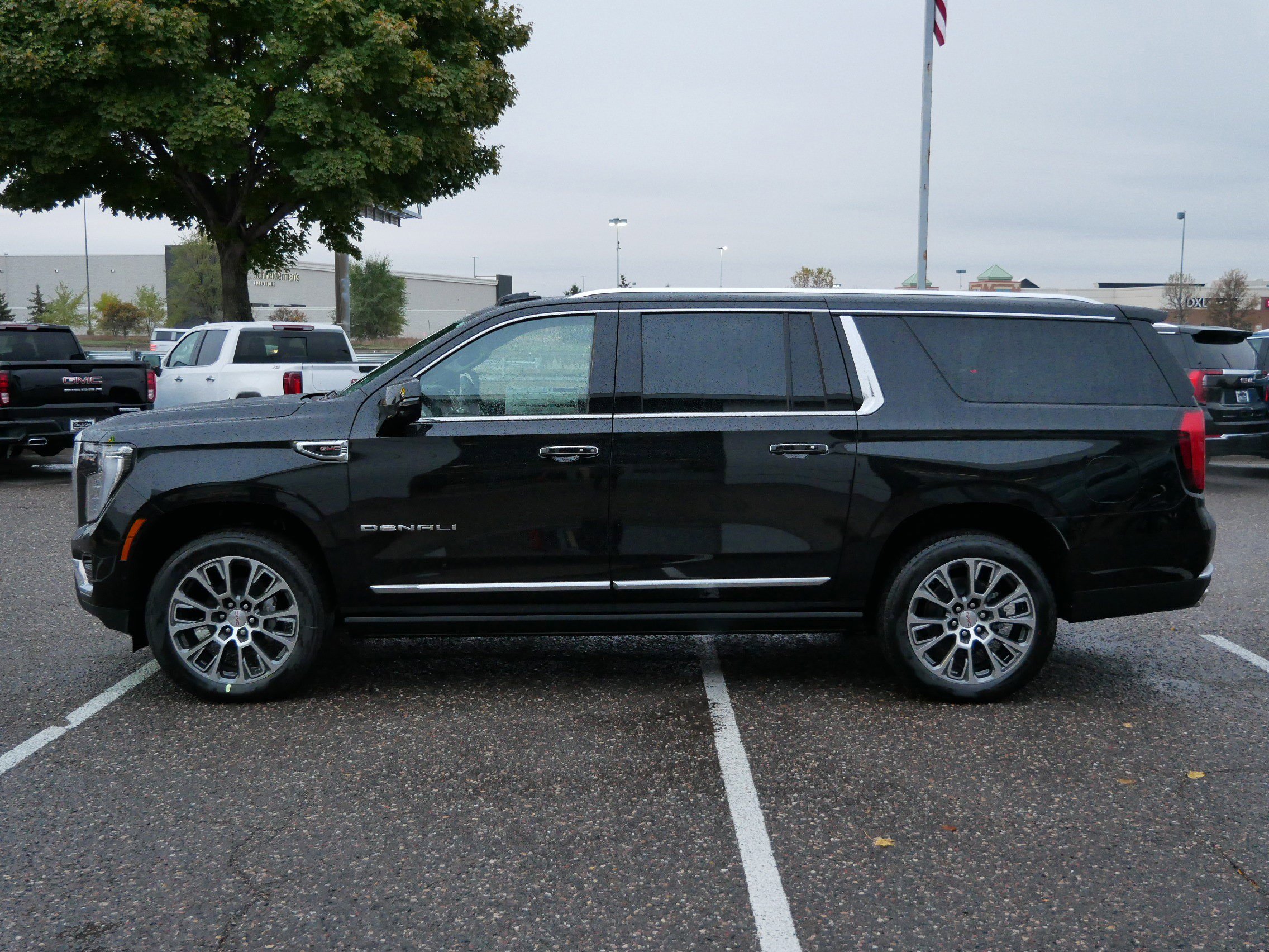 New 2026 GMC Yukon XL Denali w/ Denali Reserve Package image 4