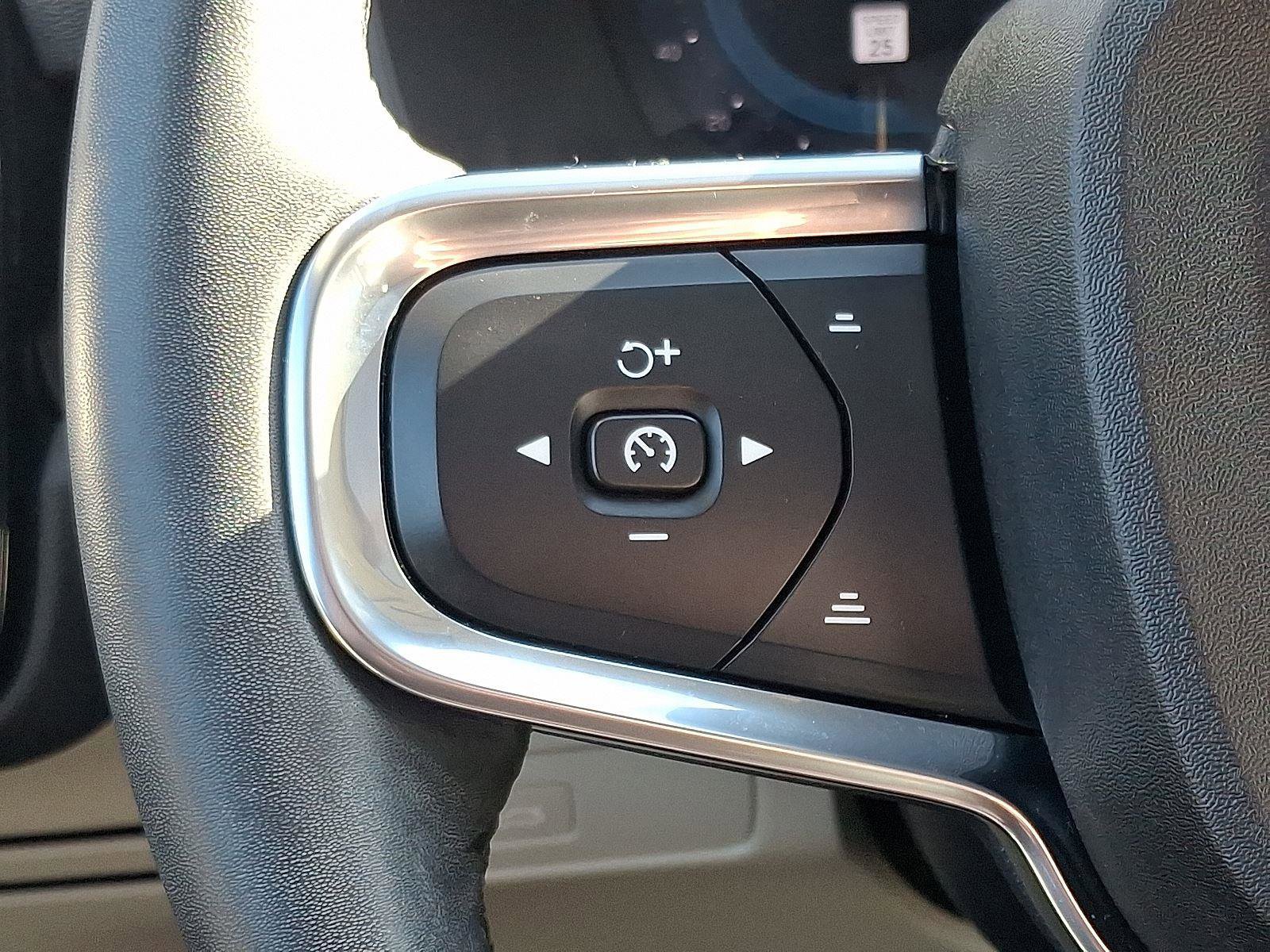 Certified 2023 Volvo XC40 B4 Plus w/ Climate Package image 23