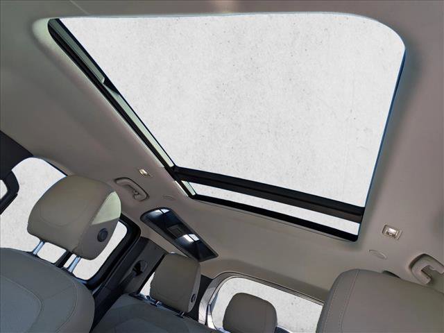 Used 2020 Land Rover Defender 110 First Edition image 13