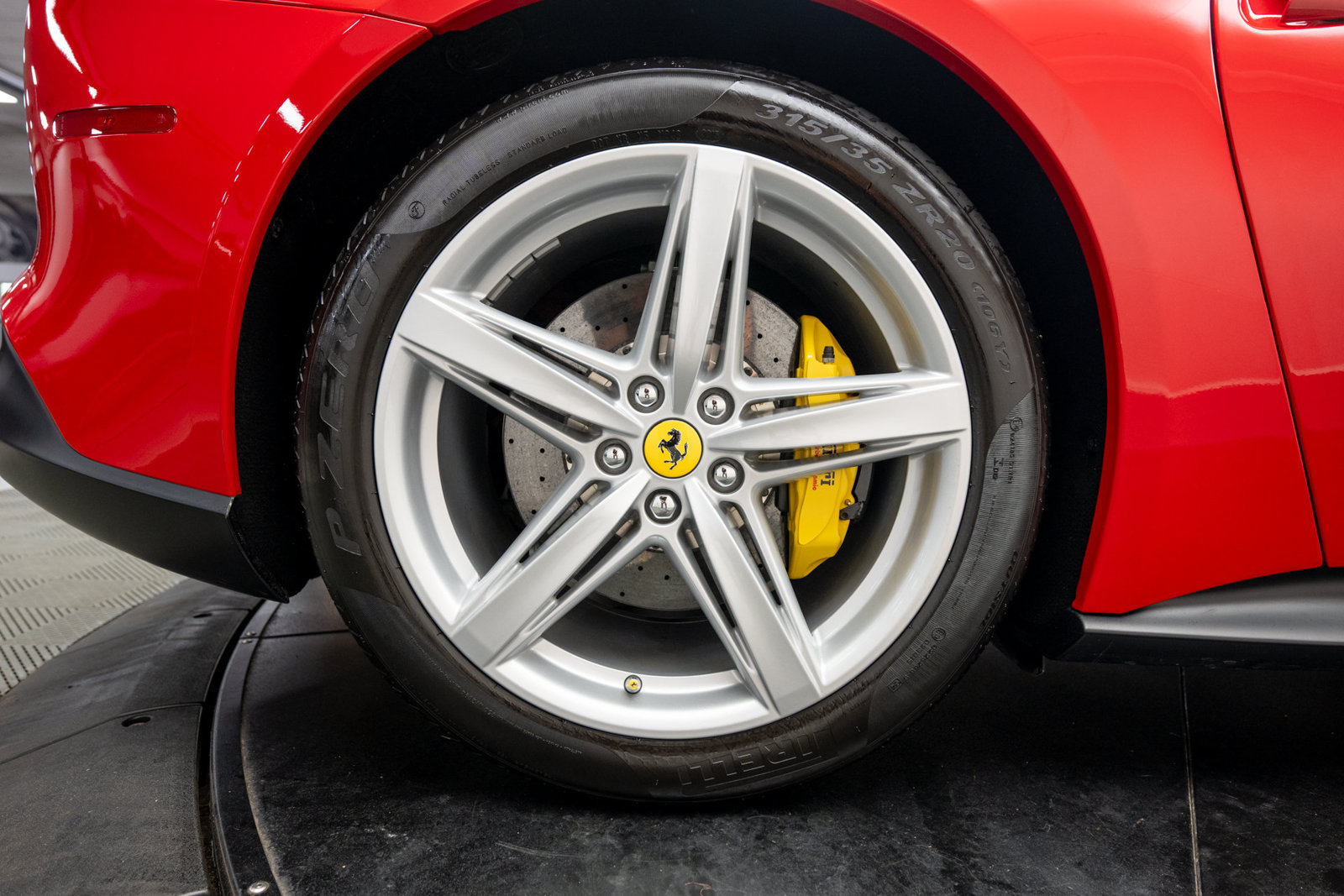 Used 2016 Ferrari F12 Berlinetta RWD image 36